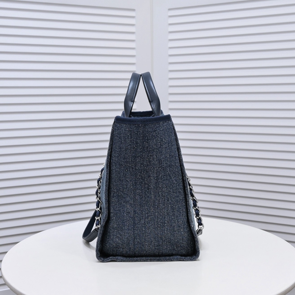 シャネルバッグ背面デザイン